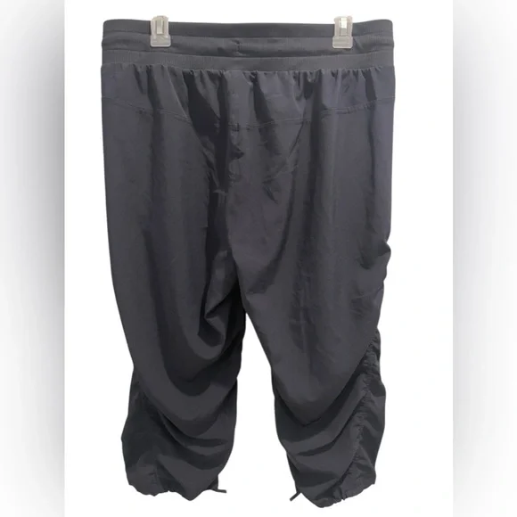 SPYDER WOMEN’s Active Capri Lightweight Pants Drawstring Pockets Size L Black - Picture 4 of 14